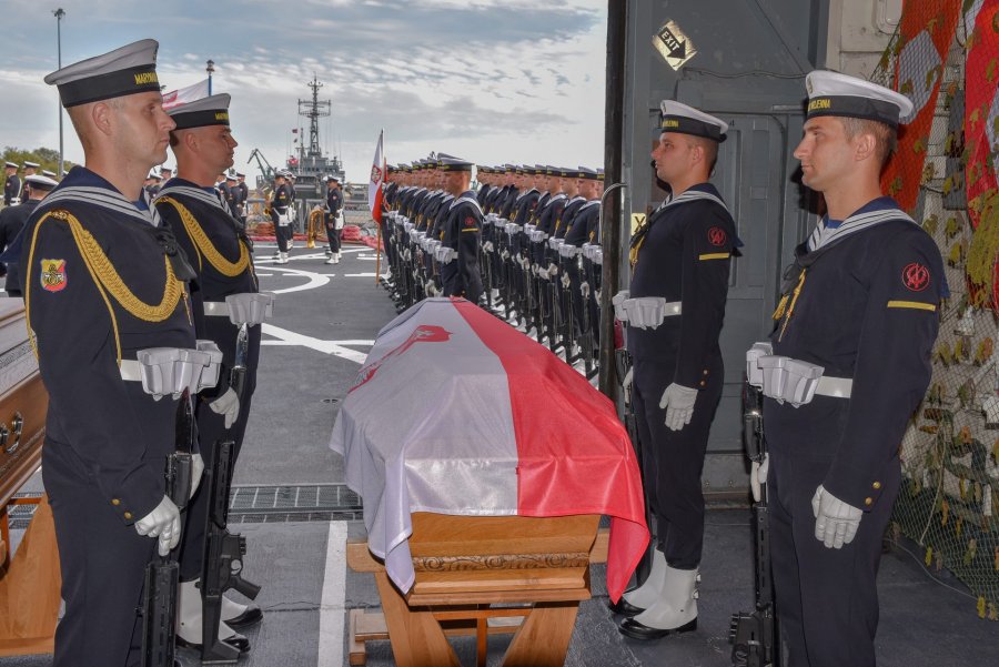 Admirał Unrug na polskiej ziemi, fot. st. chor. mar. Piotr Leoniak, Marian Kluczyński