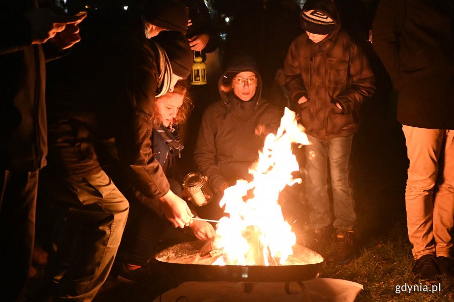 Betlejemskie Światło Pokoju już w gdyńskich domach. Fot. Michał Puszczewicz 