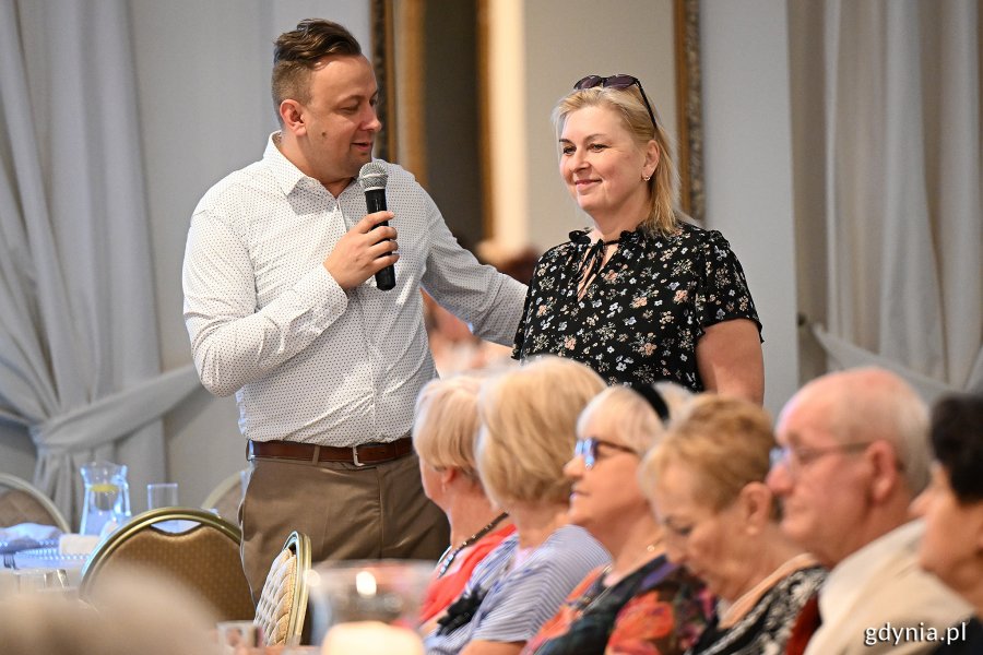 Na zdjęciu (od lewej): prezes Fundacji Adaptacja Kordian Kulaszewicz i radna Beata Zastawna (fot. Michał Puszczewicz)