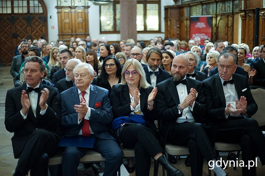 Goście gali, a wśród nich m.in. Tomasz Kloskowski, prezes Portu Lotniczego Gdańsk im. Lecha Wałęsy (pierwszy z lewej)