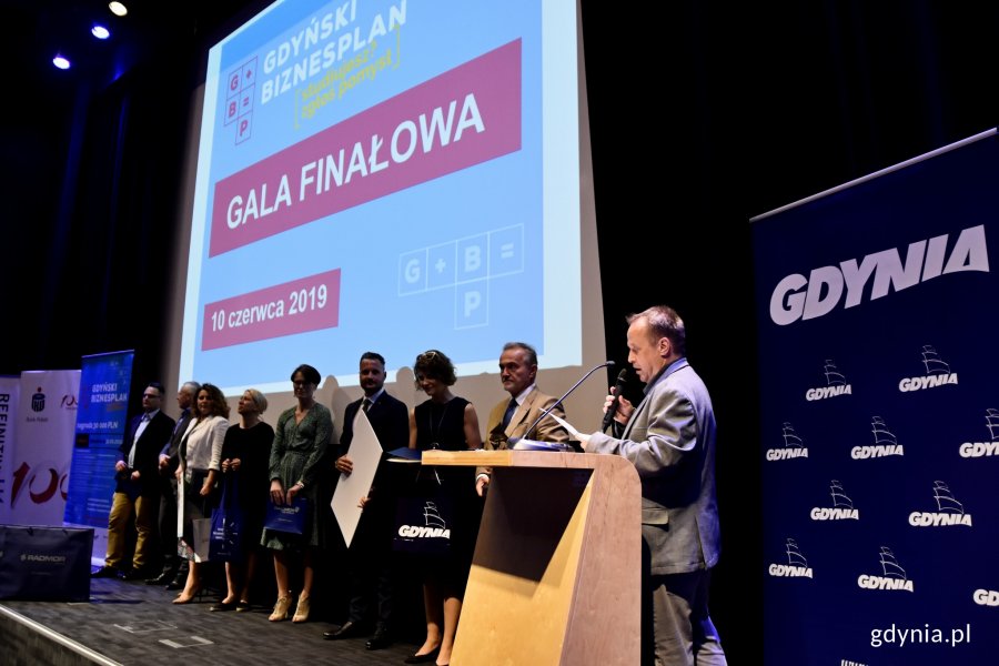 Gala Finałowa Gdyńskiego Biznesplanu 2019. Nagrody wręczyli Wojciech Szczurek, prezydent Gdyni oraz Katarzyna Gruszecka-Spychała, wiceprezydent Gdyni ds. gospodarki / fot. Paweł Kukla 