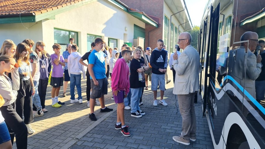 Tomasz Pelc, prezes Firmy Nexus Consultans, Przewodniczący Klastra Technologii Wodorowych tłumaczy zasady stosowania technologii wodorowych. Fot. Zygmunt Gołąb 