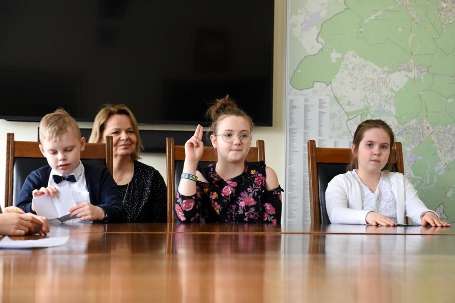 Uczniowie z III B Szkoły Podstawowej nr 31 z Gdyni u prezydenta Wojciecha Szczurka // fot. Michał Kowalski