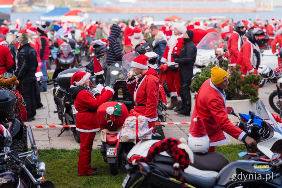 Przejazd przez Gdynię w ramach 23. edycji akcji &bdquo;Mikołaje na motocyklach&rdquo; (fot. Paweł Budziński)