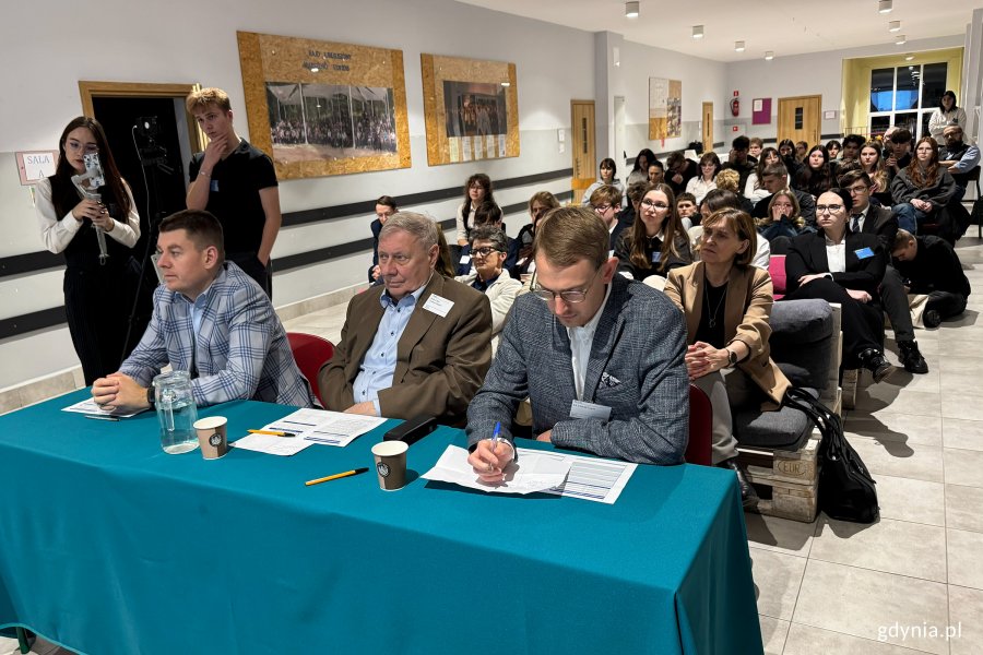 Gdyńskie Mistrzostwa Debat Oksfordzkich o Puchar Kopernika 2025 w XIV LO, na zdjęciu (fot. Katarzyna Balcerzak)