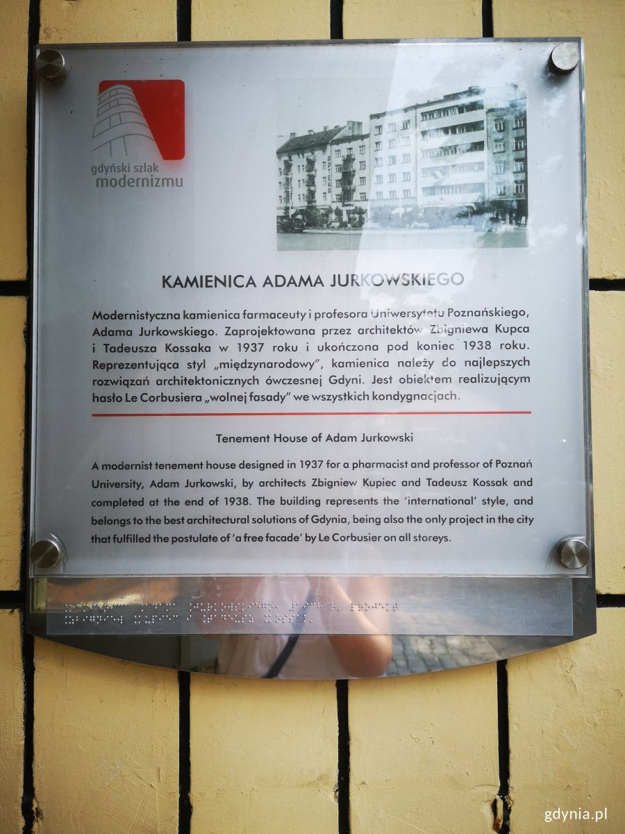 Wakacyjny spacer architektoniczny Gdyńskiego Szlaku Modernizmu // fot. Karolina Szypelt