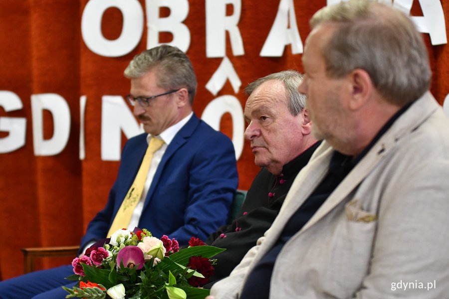 Tegoroczni laureaci medalu  „Srebrna Tabakiera Abrahama” w komplecie (od lewej): dr Eugeniusz Pryczkowski, ks. prałat Daniel Nowak i Mirosław Piepka // fot. Michał Puszczewicz