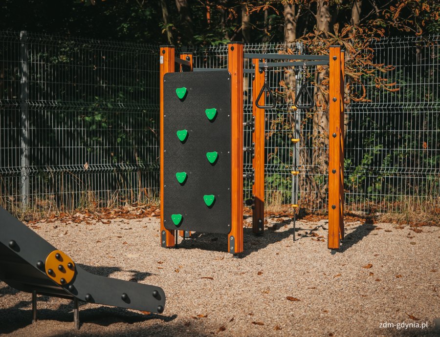 Zmodernizowany plac zabaw przy SP 44 w Gdyni