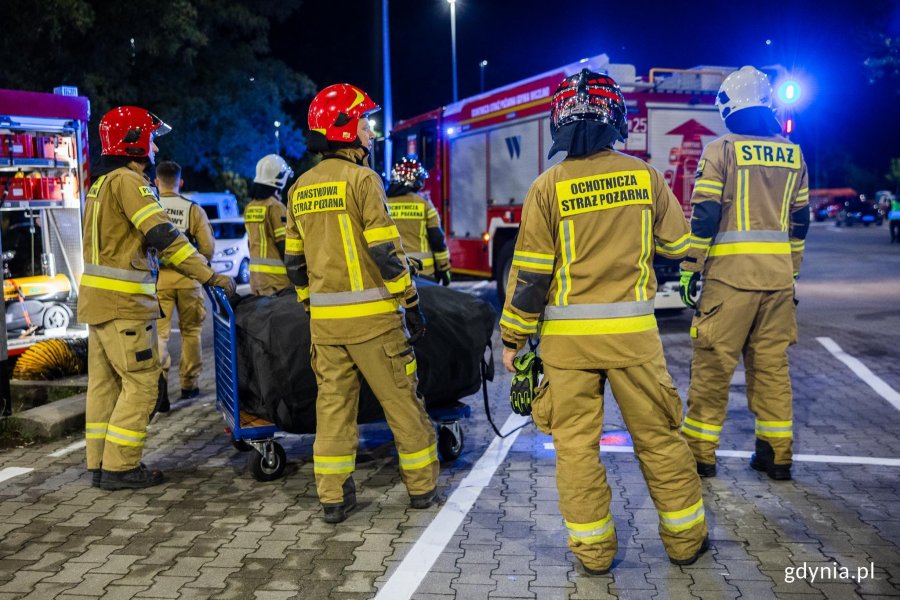 Strażacy z OSP na ćwiczeniach przy Rivierze