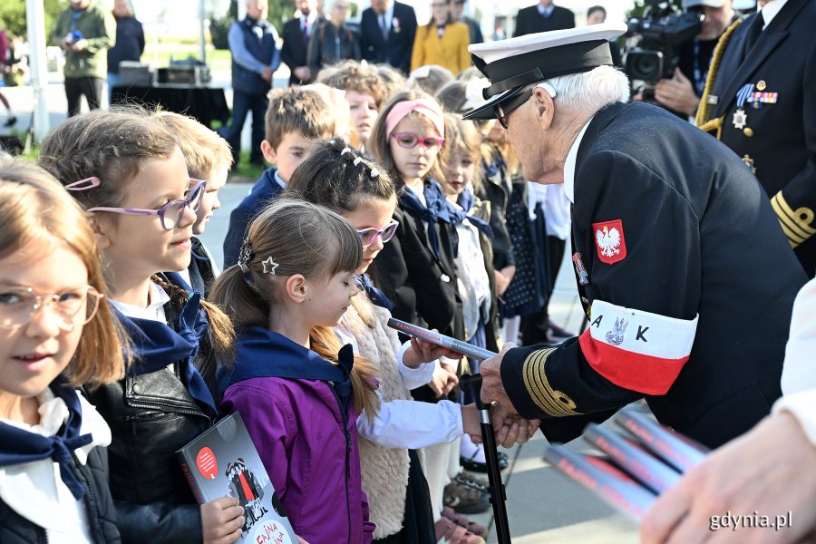  Dzień Polskiego Państwa Podziemnego – uroczystości z okazji 86. rocznicy jego utworzenia pod Pomnikiem Armii Krajowej w Gdyni (fot. Michał Puszczewicz)