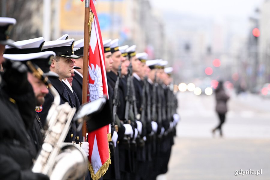 Kompania honorowa z Komendy Portu Wojennego Gdynia podczas uroczystości z okazji 98. rocznicy nadania Gdyni praw miejskich 