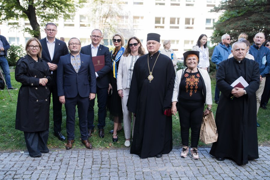 Na zdjęciu (od lewej) m.in.: wiceprezydentka Gdyni Oktawia Gorzeńska, wiceprezydent Sopotu Michał Banacki, wicemarszałek województwa pomorskiego Marcin Skwierawski, konsul Ukrainy w Gdańsku Ołeksander Płodystyi (fot. Paweł Budziński)