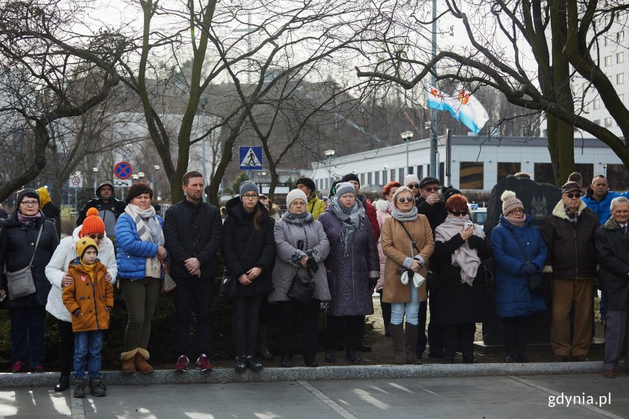 Uroczystości oficjalne pod pomnikiem Polski Morskiej z okazji 93. rocznicy nadania praw miejskich, fot. Dawid Linkowski