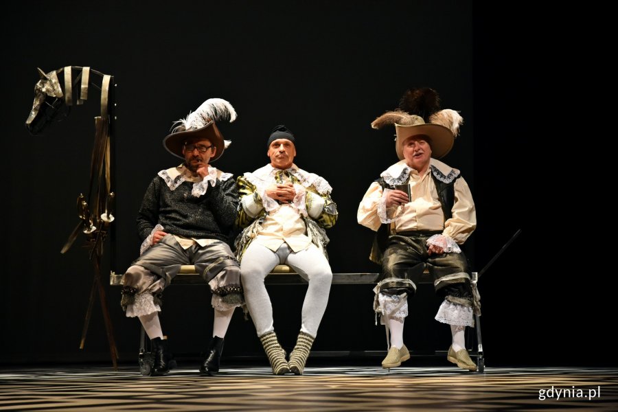 W Teatrze Miejskim w Gdyni trwają przygotowania do premiery „Trzech muszkieterów” // fot. Magdalena Czernek