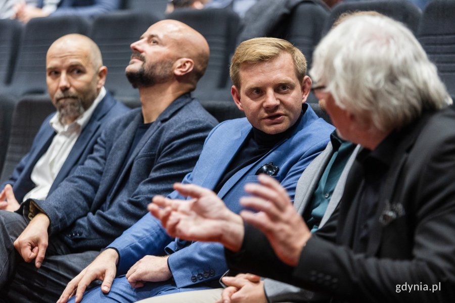 Na zdj. aktor Rafał Zawierucha (trzeci z lewej)