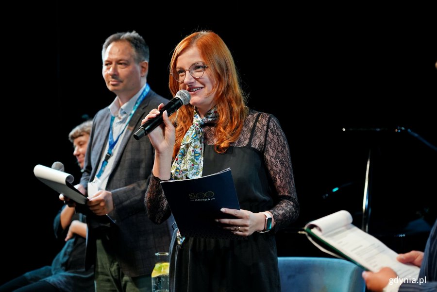 Radna Gdyni Natalia Kłopotek-Gł&oacute;wczewska przemawiająca podczas otwarcia festiwalu Nordic Talking 