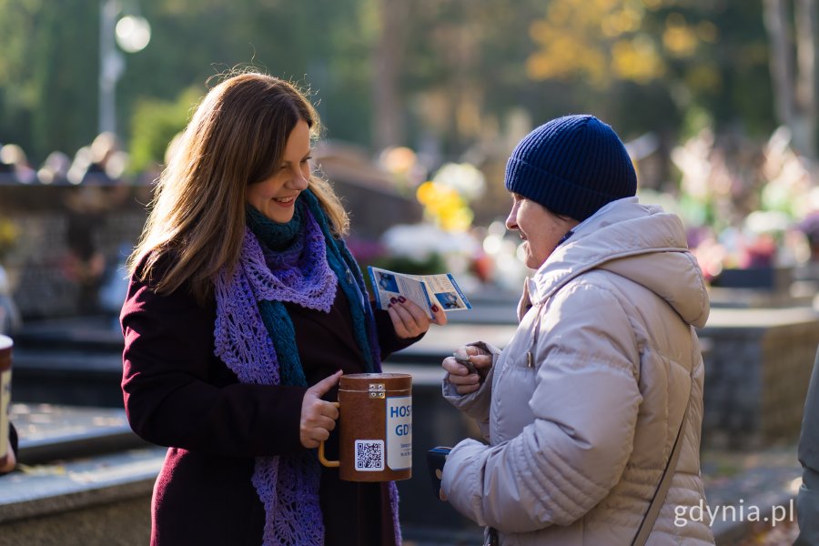 Prezydent Aleksandra Kosiorek podczas kwesty na rzecz gdyńskiego hospicjum 