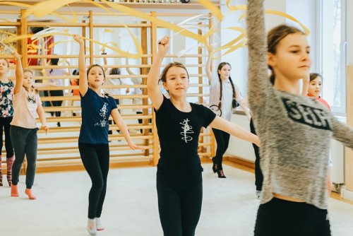 W pracowniach Młodzieżowego Domu Kultury można trenować między innymi gimastykę artystyczną (fot. Filip Śmigielski/archiwum)