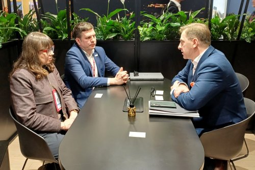 Wiceprezydent Maciej Zielonka (w środku), architekt miasta dr inż. arch. Paulina Szewczyk oraz Mirosław Bednarek, prezes zarządu Matexi Polska (fot. Justyna Patyk)