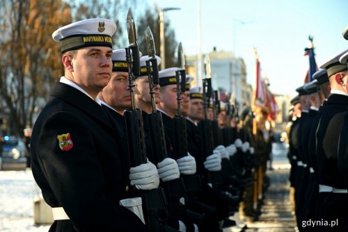 Marynarze z Kompanii Reprezentacyjnej Marynarki Wojennej podczas uroczystości z okazji 105. rocznicy utworzenia Marynarki Wojennej // fot. Magdalena Czernek