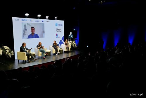 Uczestnicy Europejskiego Forum Młodych Liderów podczas panelu dyskusyjnego (fot. Magdalena Czernek)