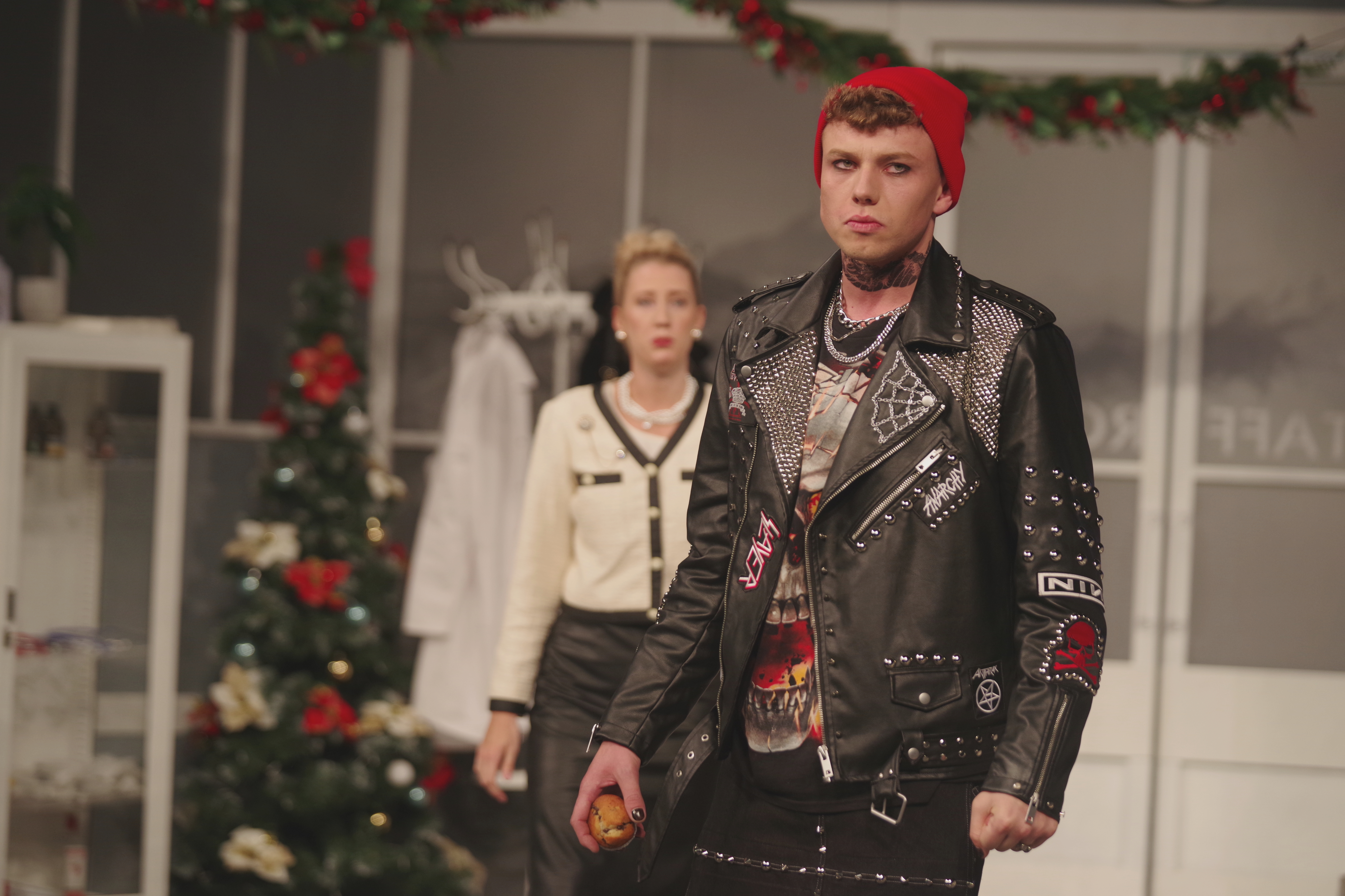 Igor Teodorowicz jako Leslie i Adrianna Koss jako Rosemary Mortimore. Zdjęcie z pr&oacute;by medialnej musicalu &bdquo;Wszystko w rodzinie&rdquo; w Teatrze Muzycznym w Gdyni // fot. Przemysław Burda