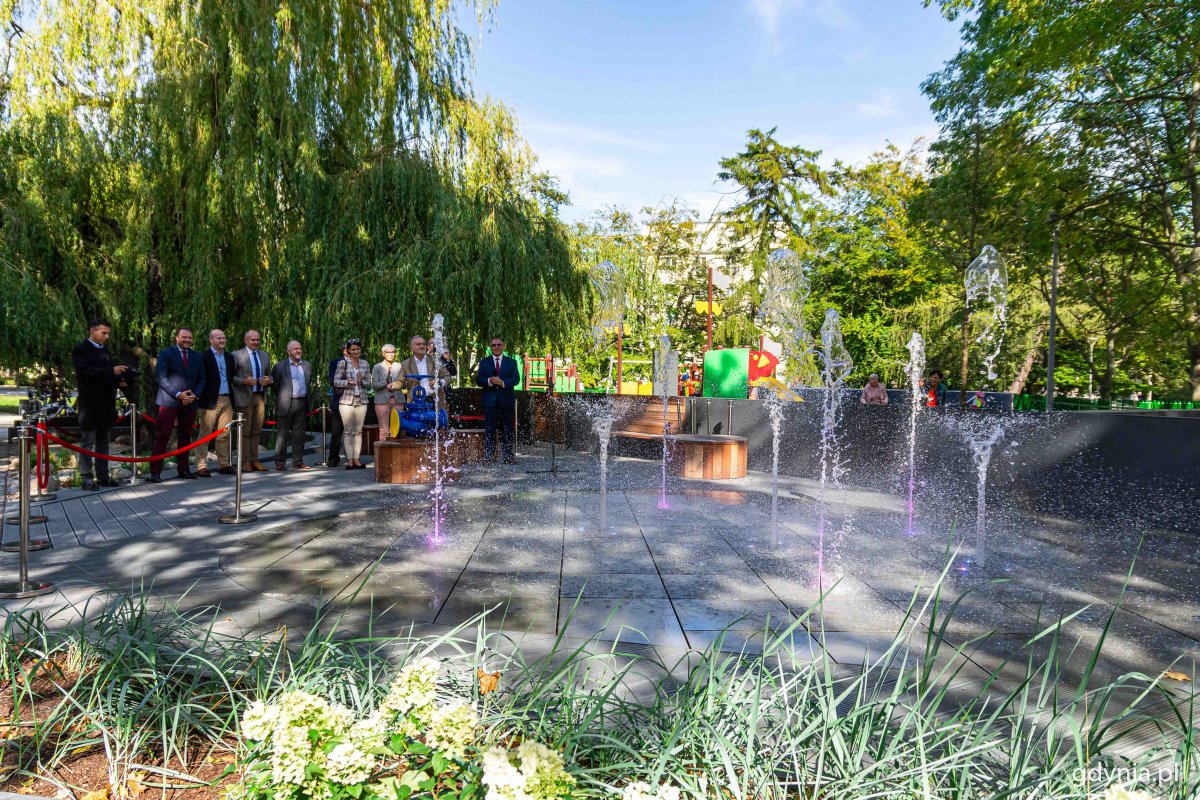 Mieszkańcy już korzystają z drugiego etapu Parku Centralnego, fot. Kamil Złoch