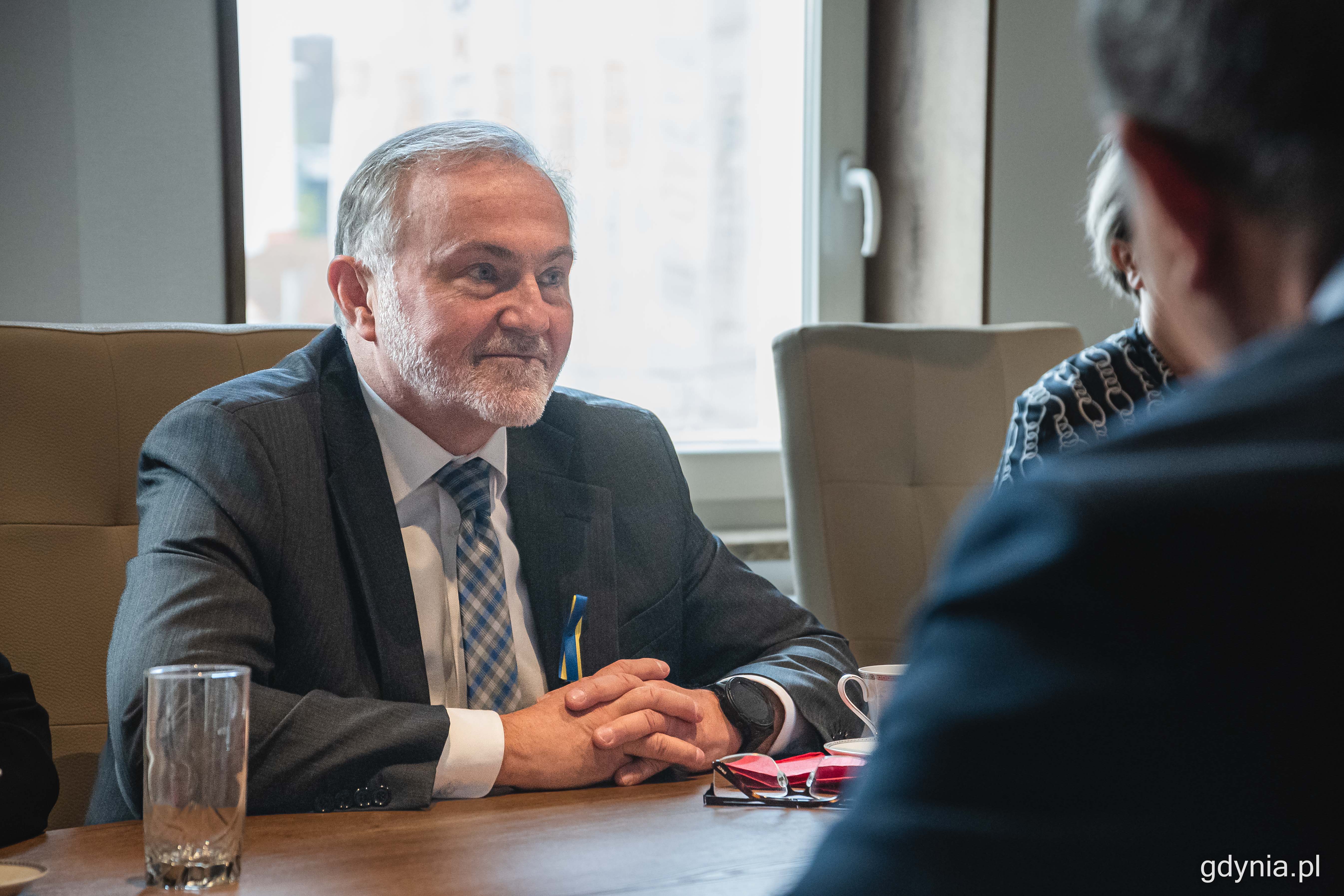 Prezydent Gdyni Wojciech Szczurek na spotkaniu z gośćmi z Izraela. Fot. Kamil Złoch