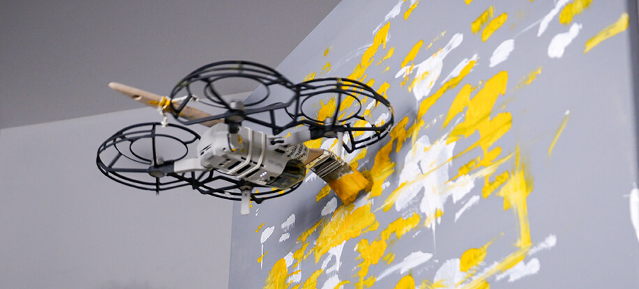 Tak powstawał drugi na świecie obraz namalowany dronem na pł&oacute;tnie, czyli &bdquo;Minimalistic&rdquo;, fot. MegaDron / mat. prasowe