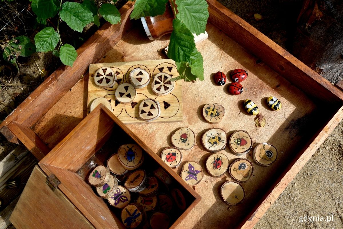 Zabawki dla dzieci z naturalnych materiał&oacute;w. // fot. Weronika Rozbicka