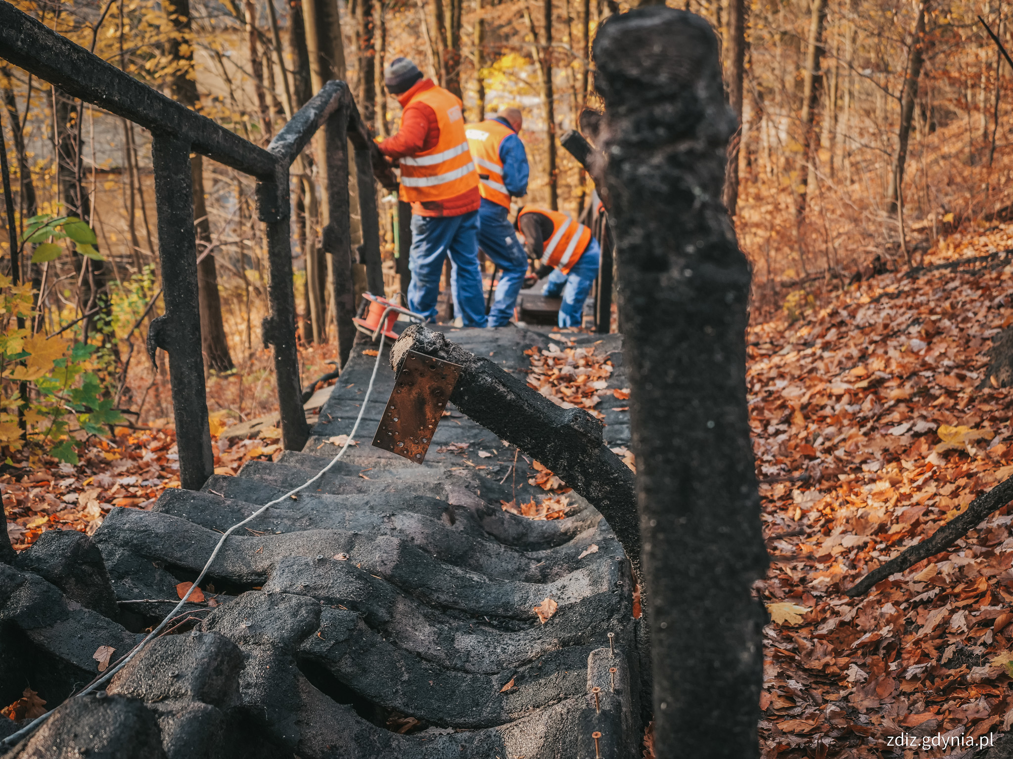 Prace nad odbudową schod&oacute;w na Babich Dołach (zdjęcie archiwalne) // fot. M. Mielewski