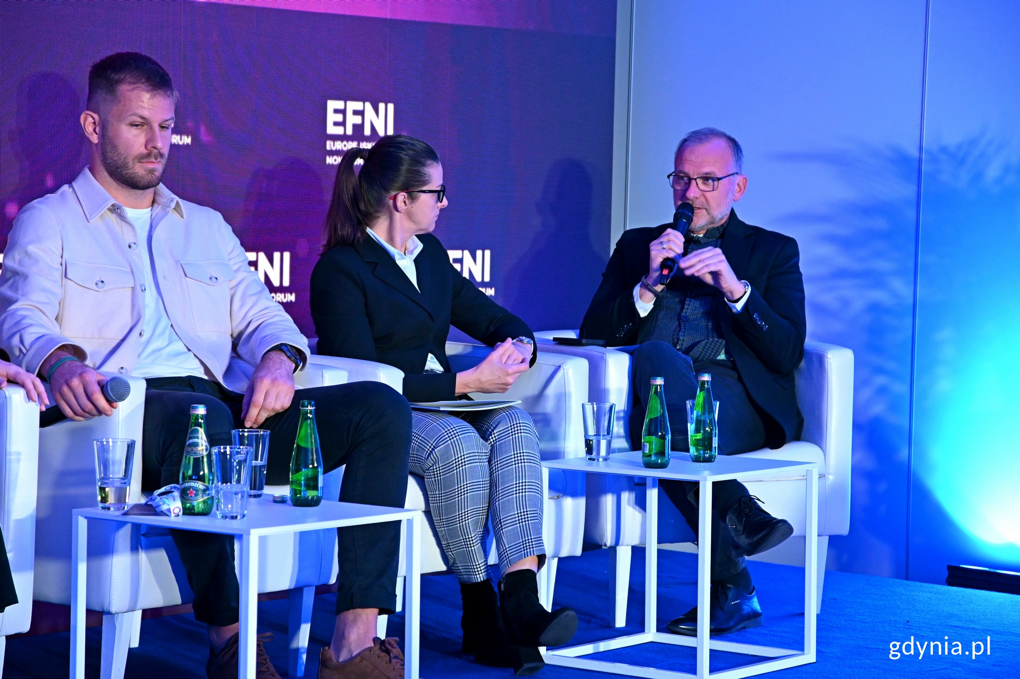 W panelu „Jak zwiększyć dostępność mieszkań w Polsce?” podczas Europejskiego Forum Nowych Idei uczestniczyli m.in. (od prawej): Michał Guć - wiceprezydent Gdyni ds. innowacji, Katarzyna Kuniewicz – analityczka rynkowa z portalu Otodom i Adam Nowodworski – założyciel i prezes zarządu agencji nieruchomości homfi // fot. Magdalena Czernek