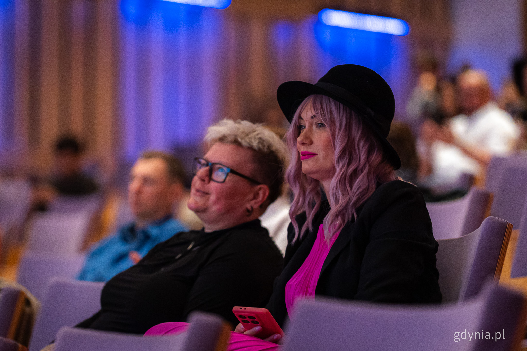 Dwie kobiety na widowni w sali konferencyjnej PPNT Gdynia