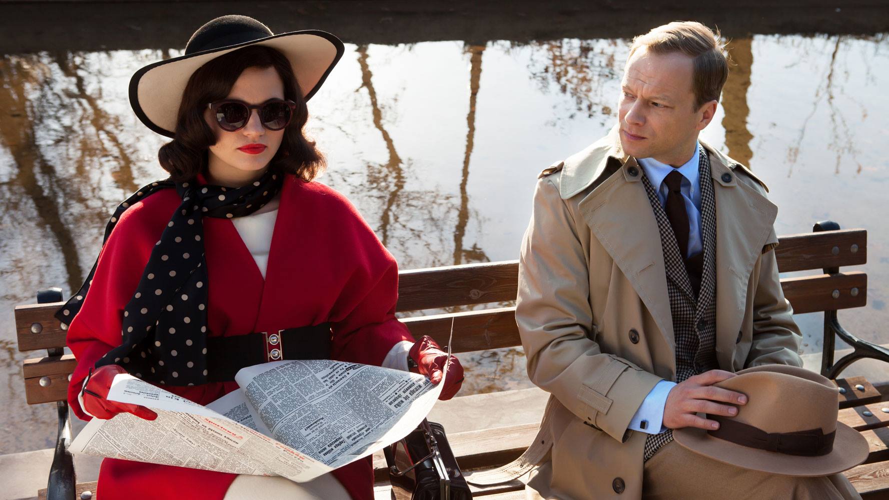 Kadr z filmu  &bdquo;Excentrycy, czyli po słonecznej stronie ulicy&rdquo;, na zdj. (od lewej): Natalia Rybicka i Maciej Stuhr, mat. prasowe GCF