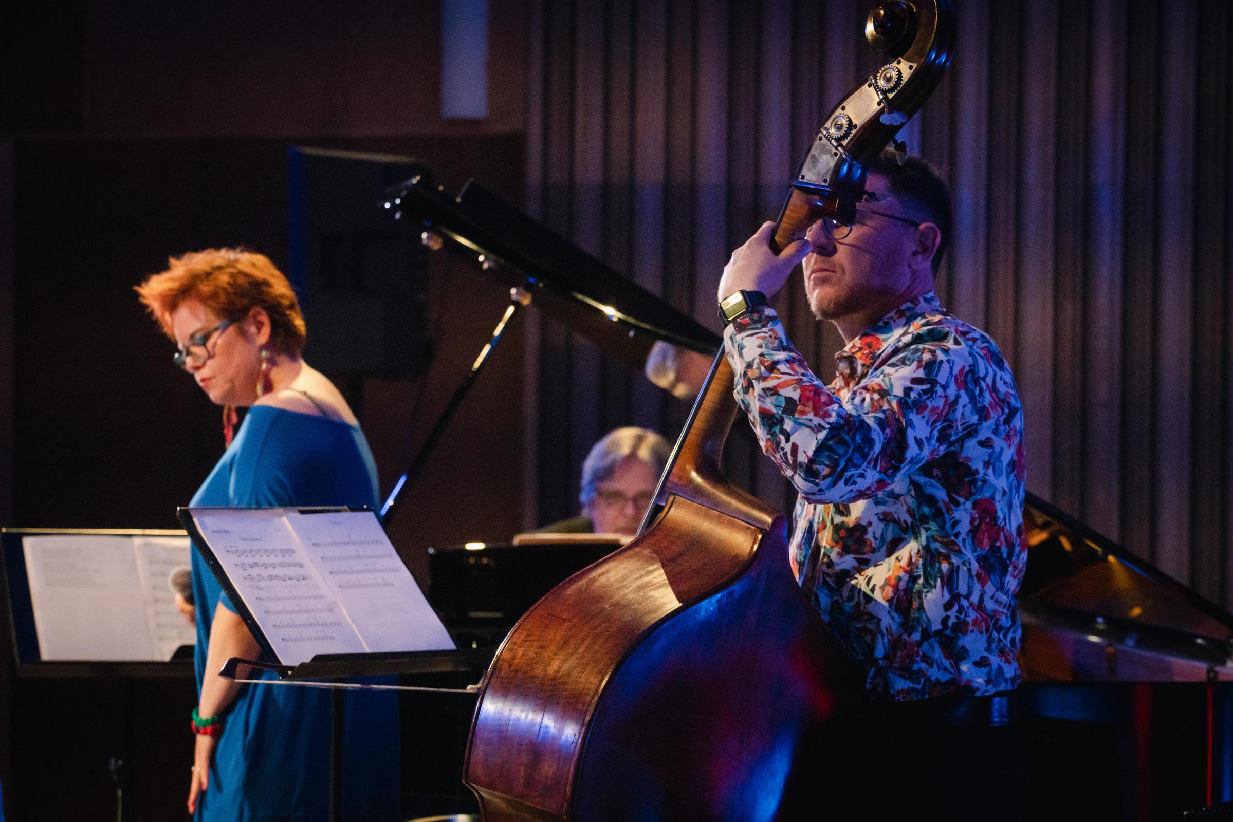 Joanna Knitter i Adam Żuchowski podczas koncertu &bdquo;Nowe oblicze baroku: Bach na jazzowo&rdquo;, kt&oacute;ry odbył się w ramach 26. edycji festiwalu Gdynia Classica Nova // fot. Anna Rezulak