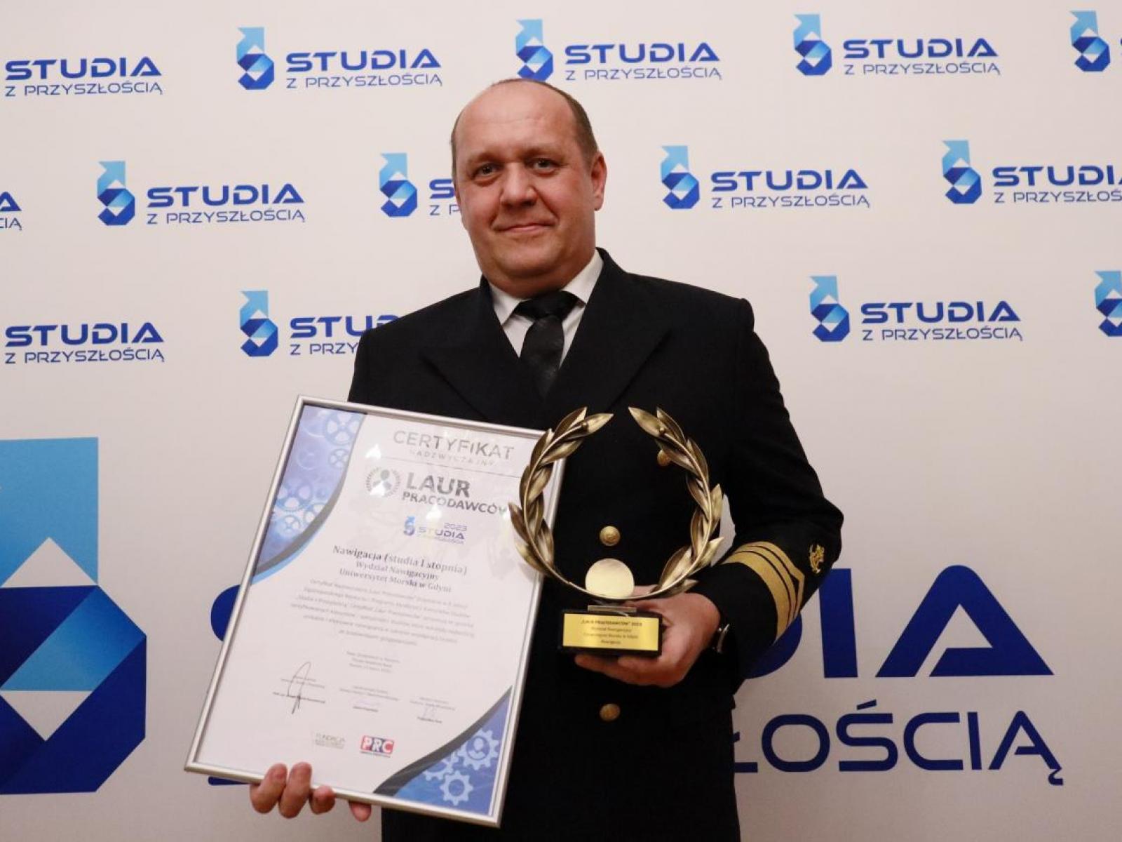 Wyr&oacute;żnienia odebrał dr hab. inż. Tomasz Neumann, prof. UMG, Dziekan Wydziału Nawigacyjnego Uniwersytetu Morskiego w Gdyni, fot. Uniwersytet Morski / mat. prasowe