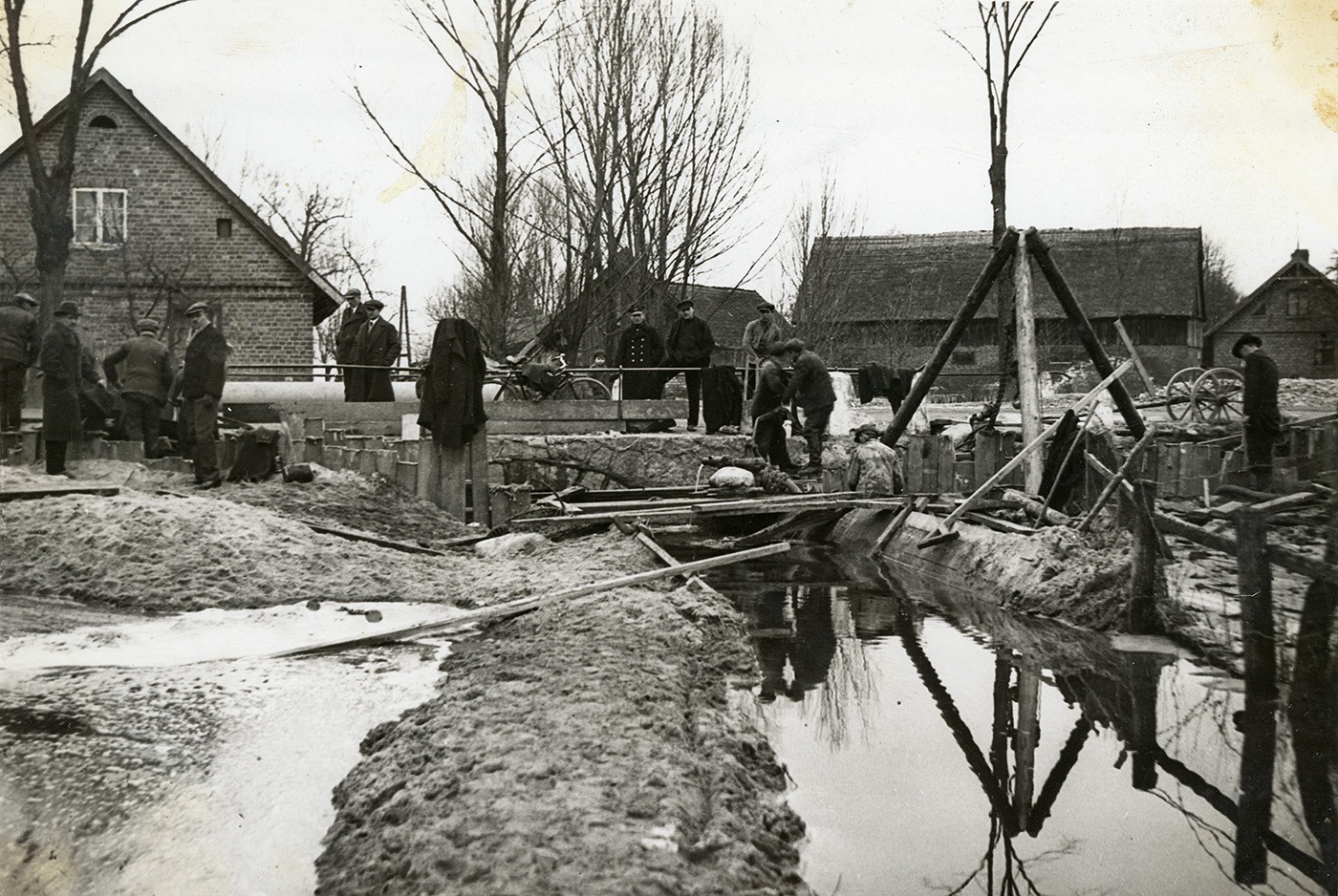 N/z Prace przy przepuście rzeczki Chylonki pod ul. Chylońską. Źr&oacute;dło: Muzeum Miasta Gdyni