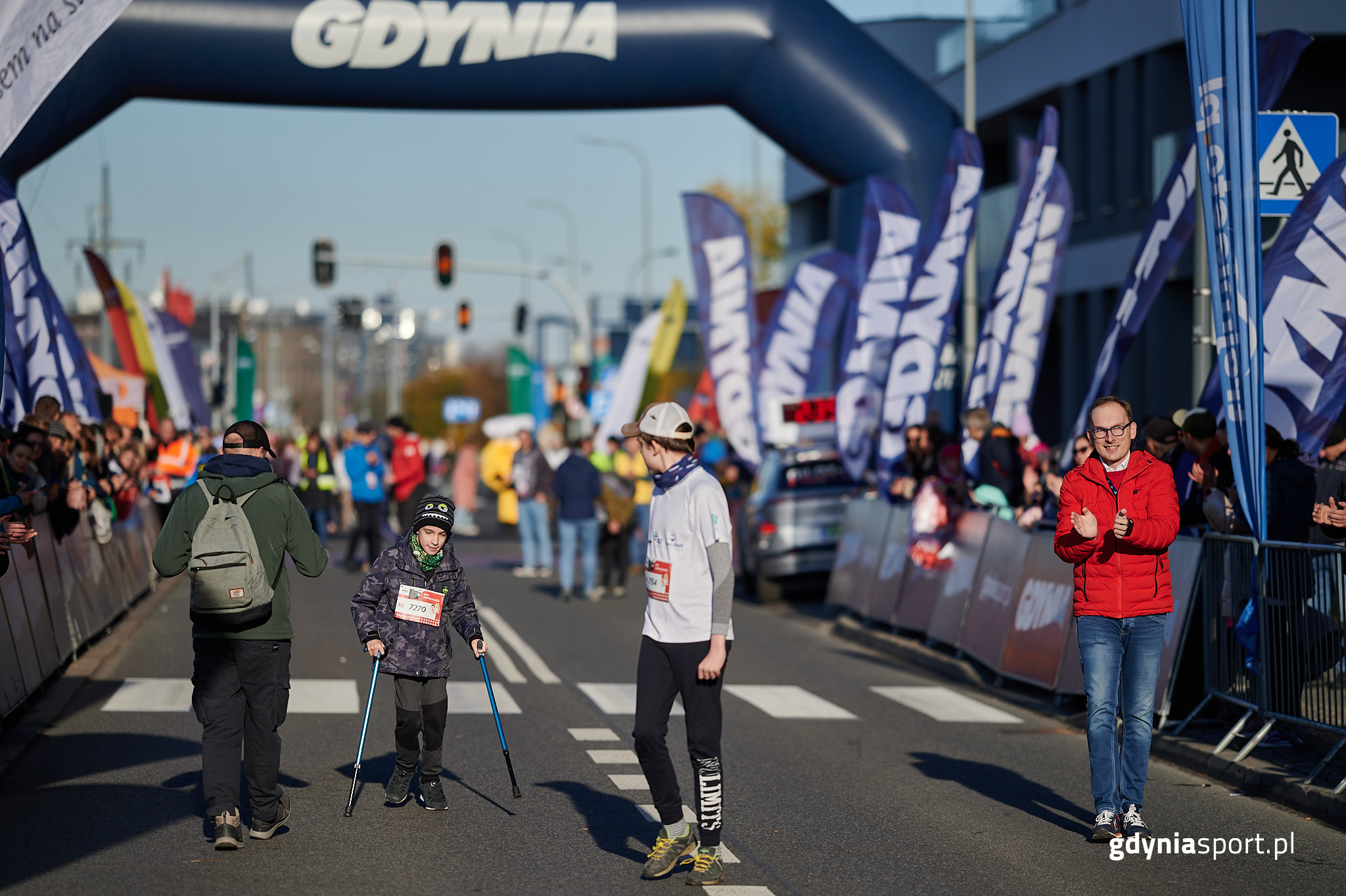 Janek oklaskiwany przez kibic&oacute;w