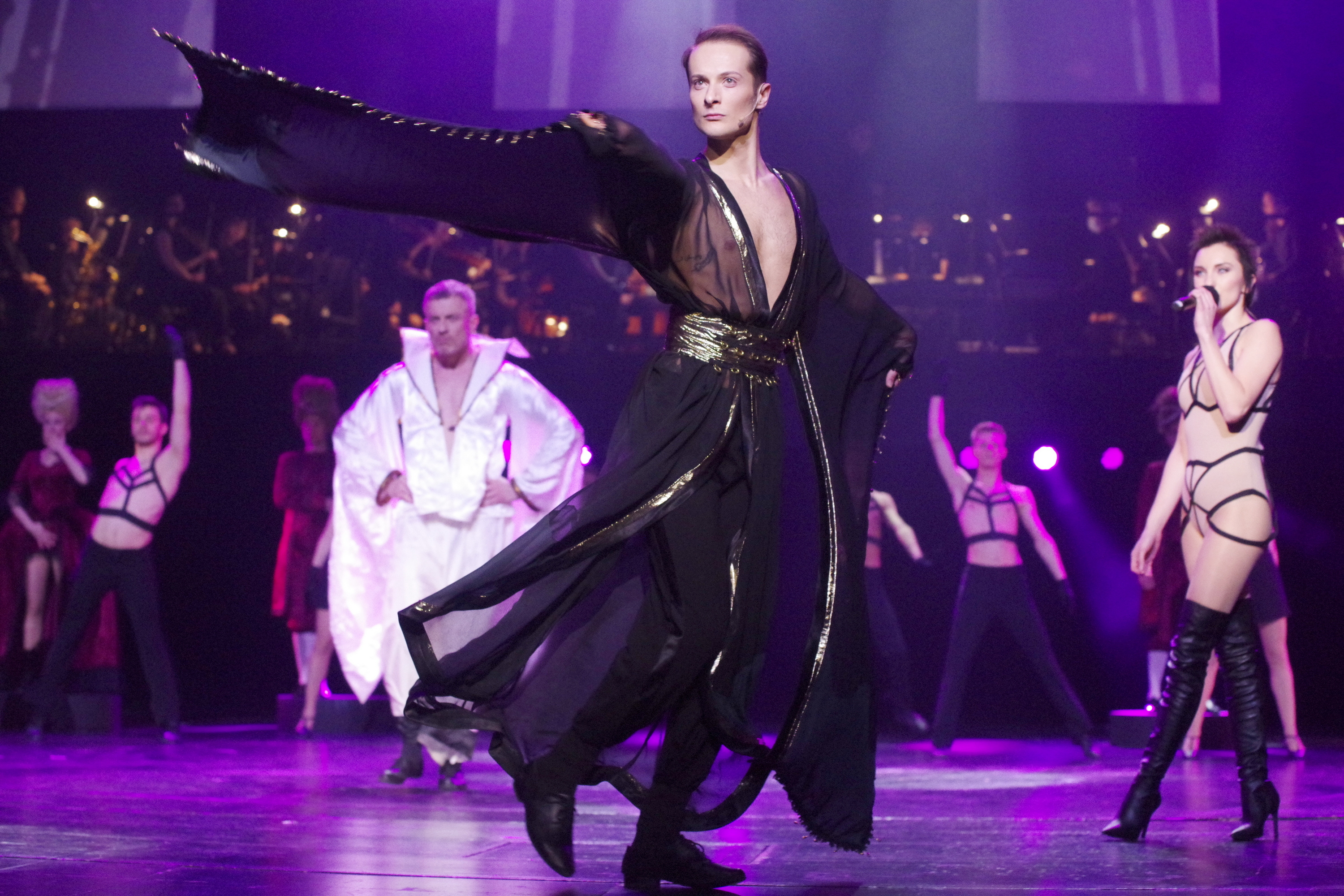 W Teatrze Muzycznym w Gdyni trwają ostatnie przygotowania do niezwykłego koncertu &bdquo;Rewia 70 & France&rdquo; // fot. Przemysław Burda