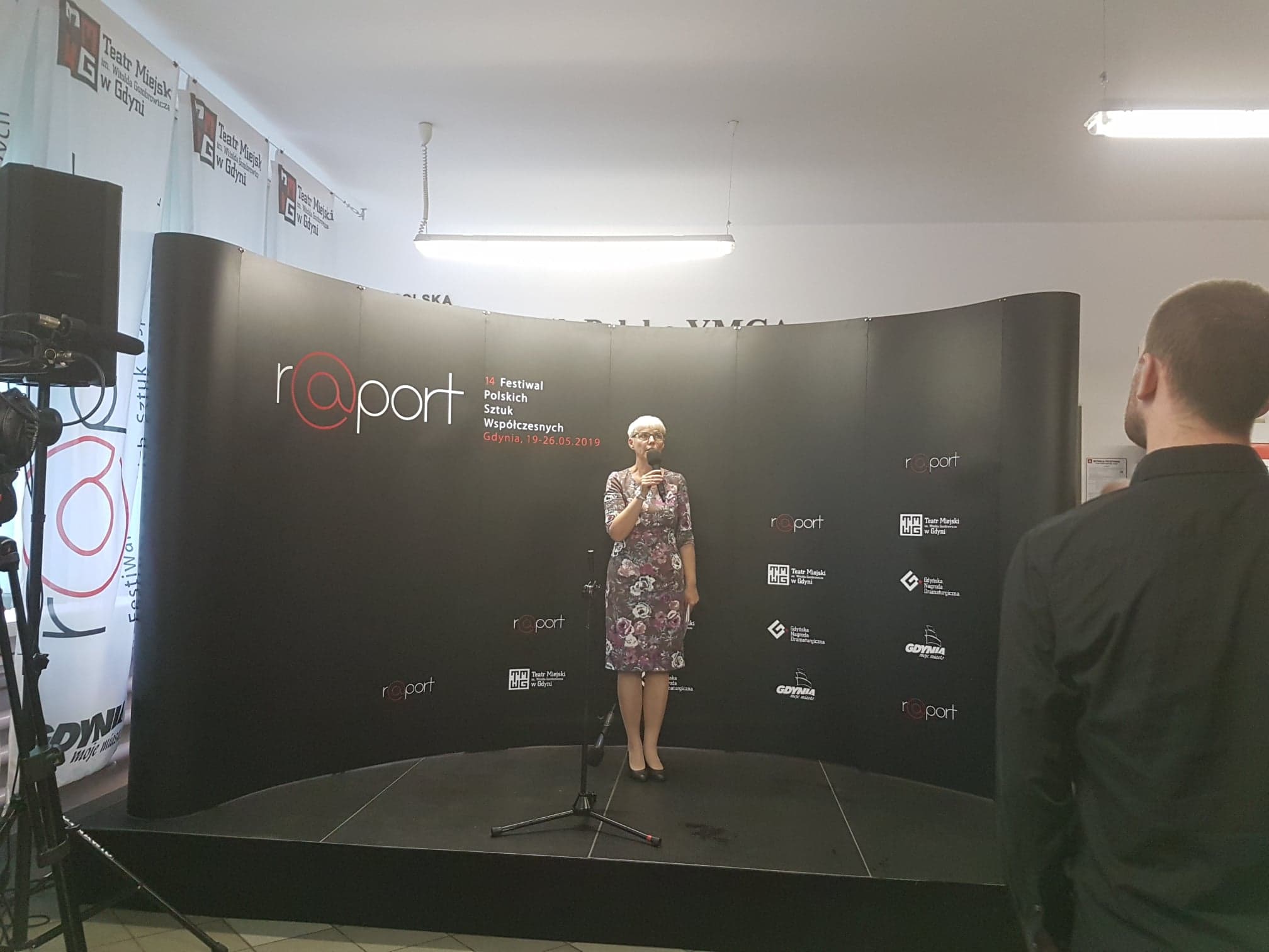 Joanna Zielińska - przewodnicząca gdyńskiej Rady Miasta podczas otwarcia festiwalu R@port // fot. Małgorzata Omachel-Kwidzińska