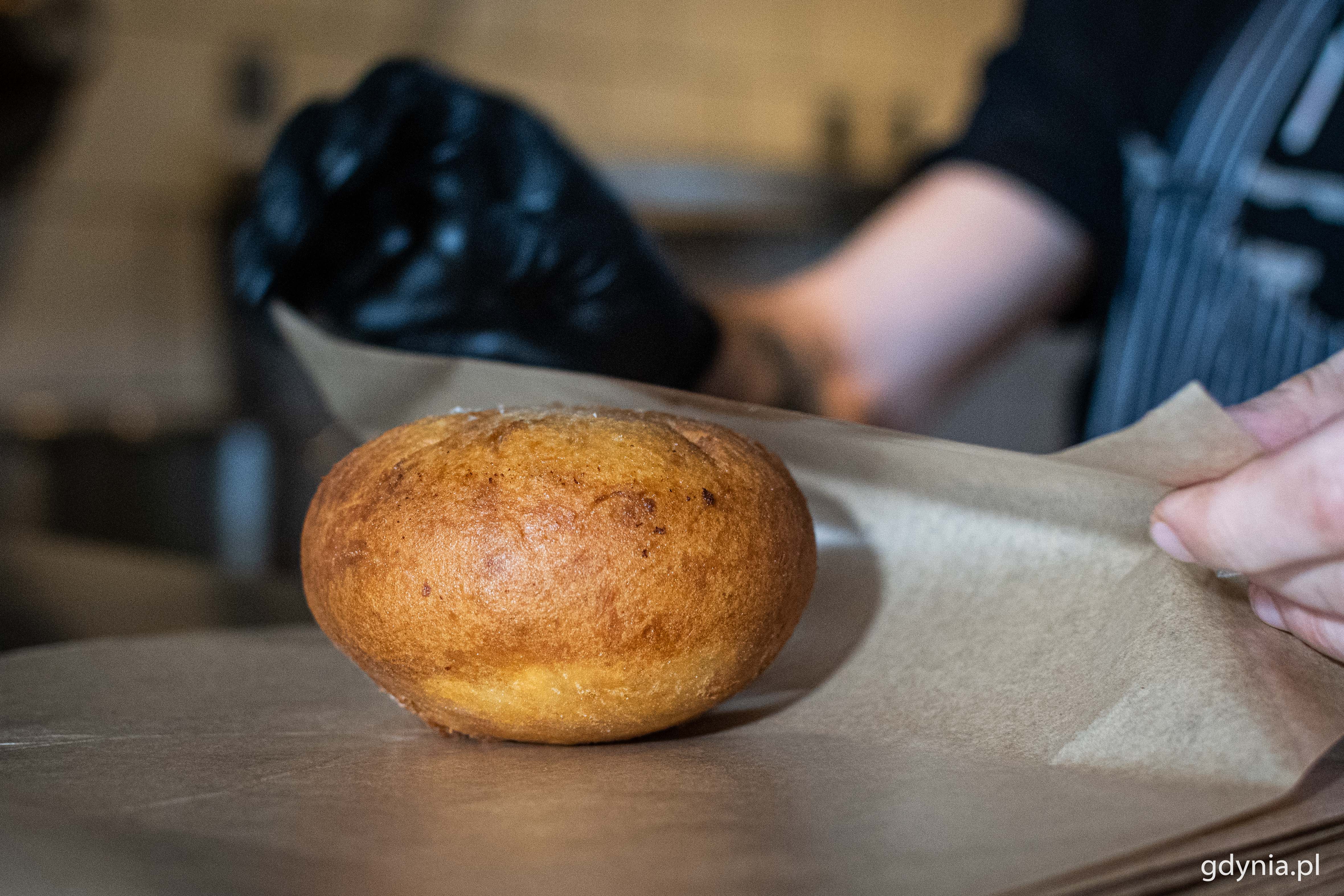 Ten niepozorny pączek od Carmnik Kantyna kryje w sobie bogate wnętrze, pełne aromat&oacute;w i przypraw. // fot. Kamil Złoch