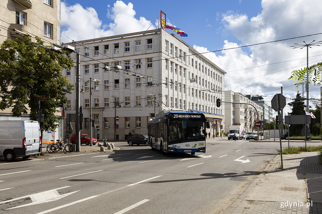 Wsp&oacute;łczesne zdjęcie magistratu gdyńskiego. Fot. Przemysław Kozłowski