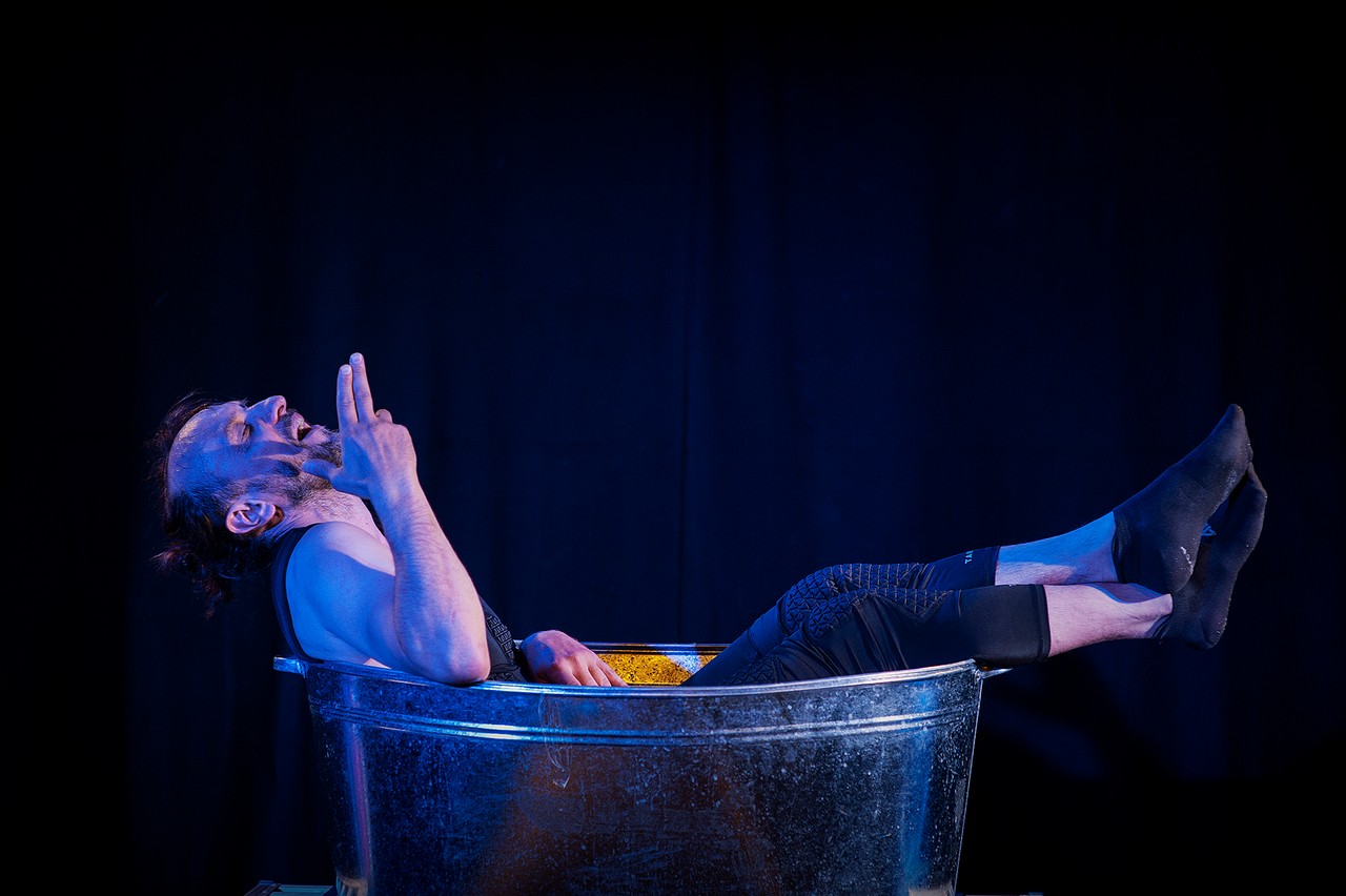 Fotos ze spektaklu "Kongres Futurologiczny" // fot. Bogna Kociumbas