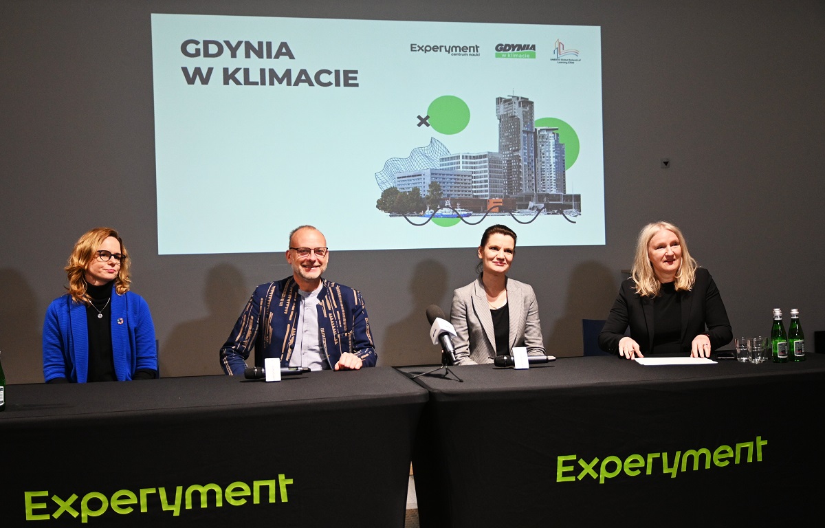 konferencja &bdquo;Gdynia w klimacie&rdquo;, zorganizowana w Centrum Nauki Experyment, z udziałem władz samorządowych, ekspert&oacute;w i praktyk&oacute;w, wprowadzających innowacyjne rozwiązania, u podstawy kt&oacute;rych jest dbałość o klimat. 