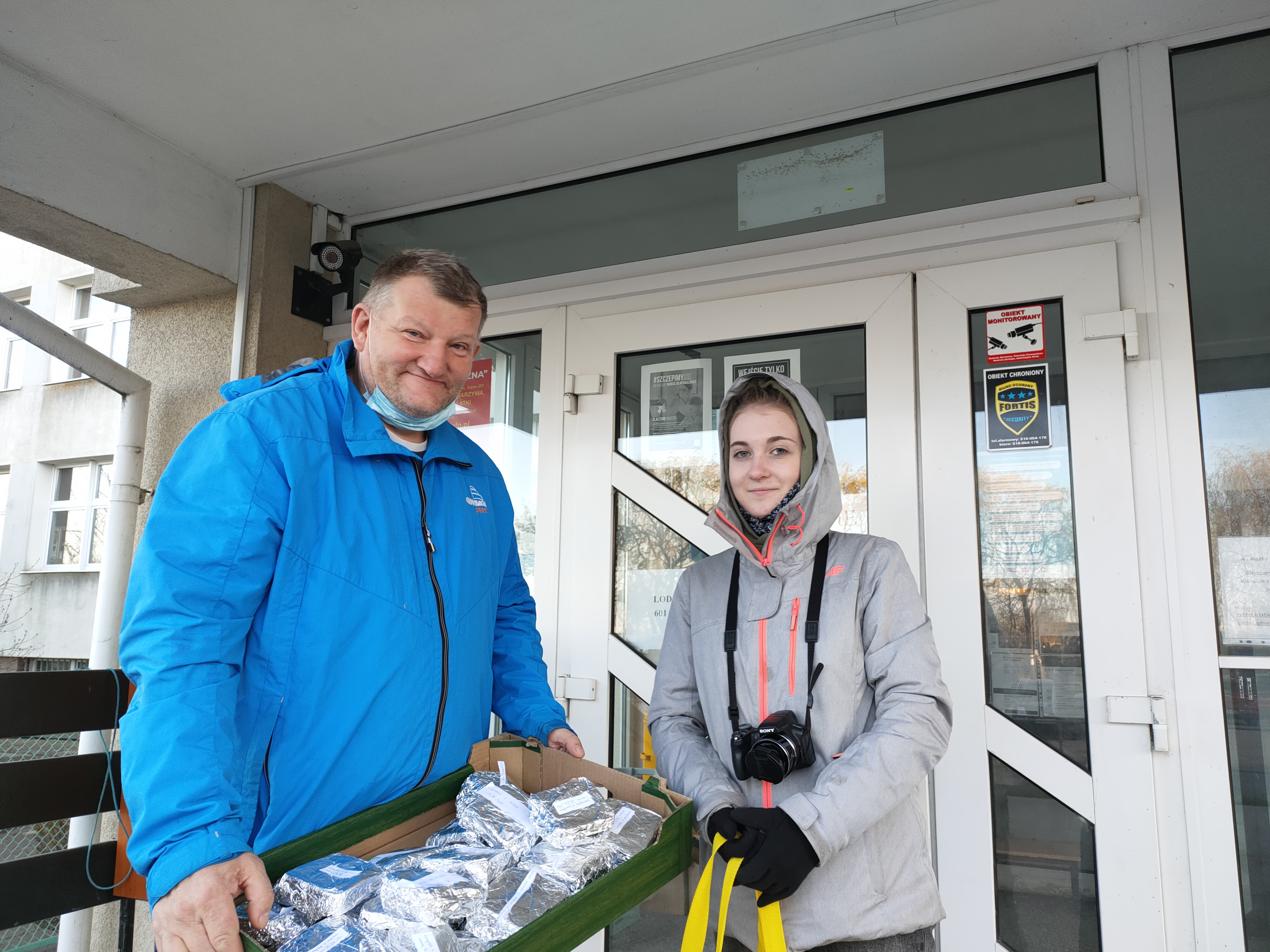Na zdj. radny Jarosław Kłodziński z Marią z ZHR // mat. prasowe