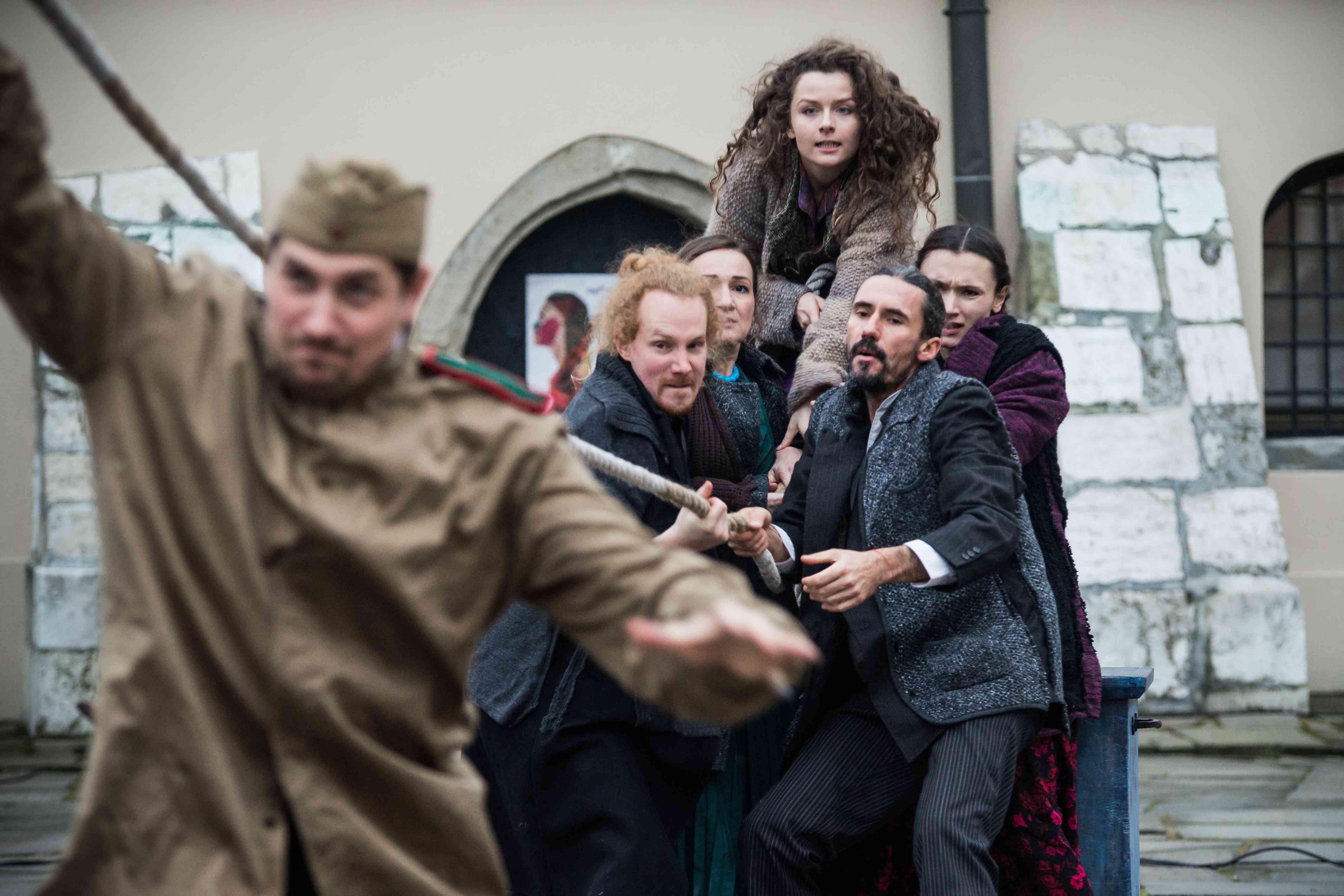 Aktorzy podczas spektaklu pt. &bdquo;Echa&rdquo; // fot. Robert Siwek