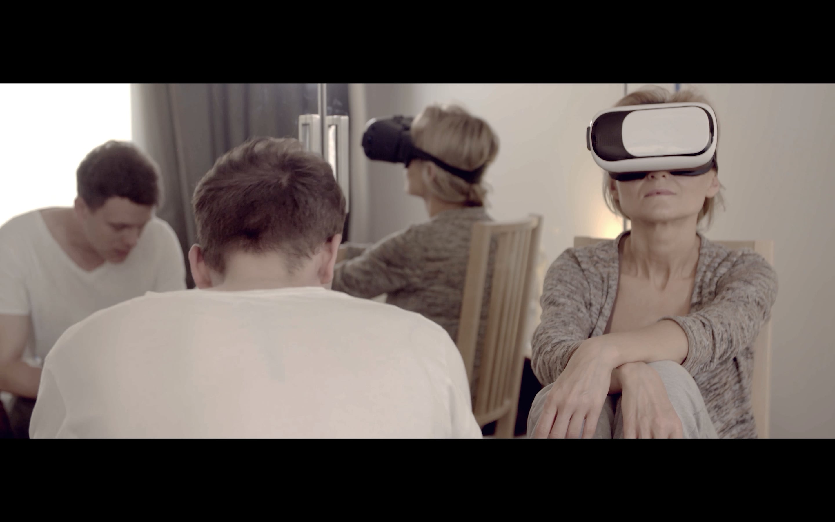 Kadr z filmu &bdquo;ZOE&rdquo; w reż. Michała Marksa