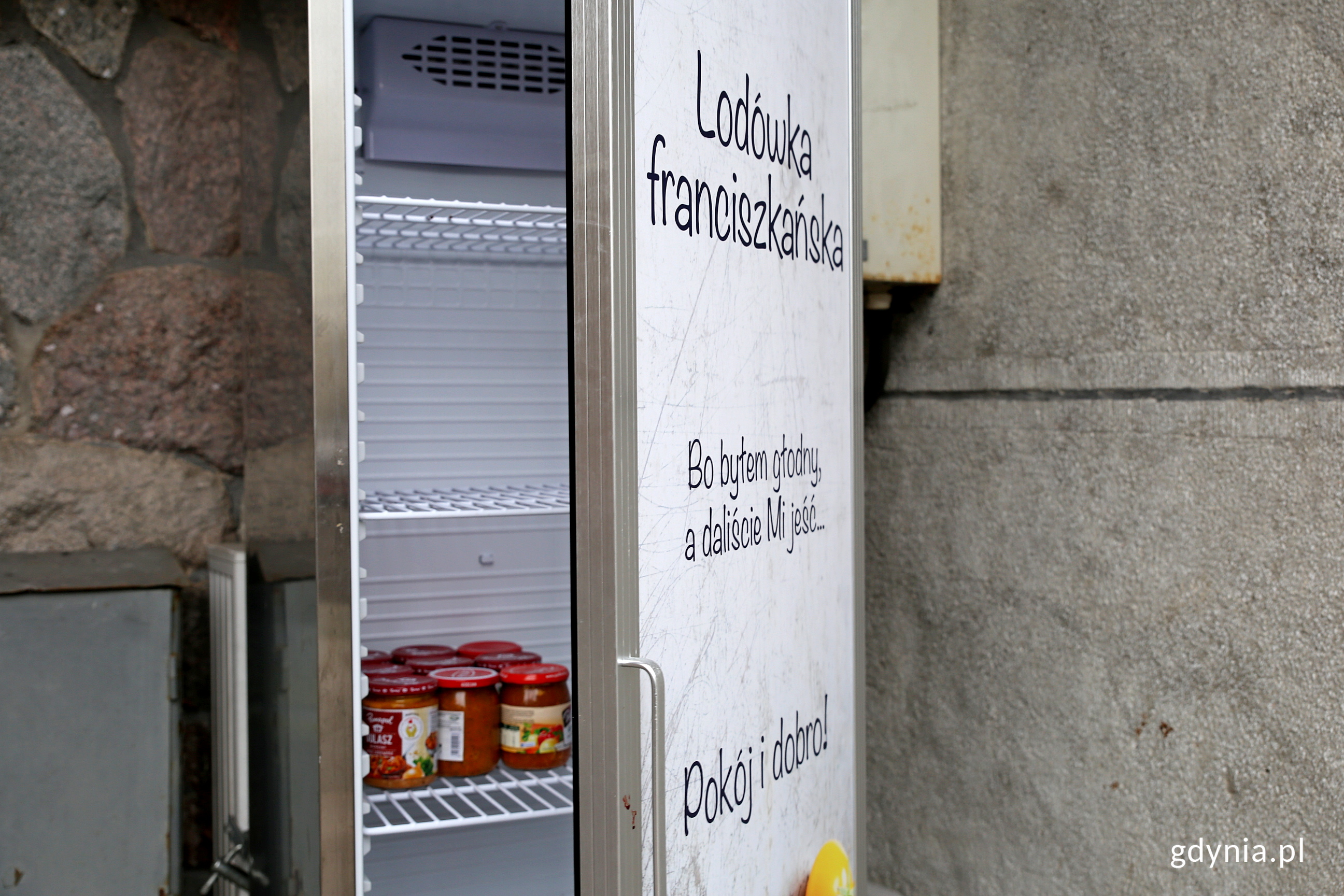 Franciszkańska lod&oacute;wka społeczna przy kosciele oo Franciszkan&oacute;w. Fot. Przemysław Kozłowski