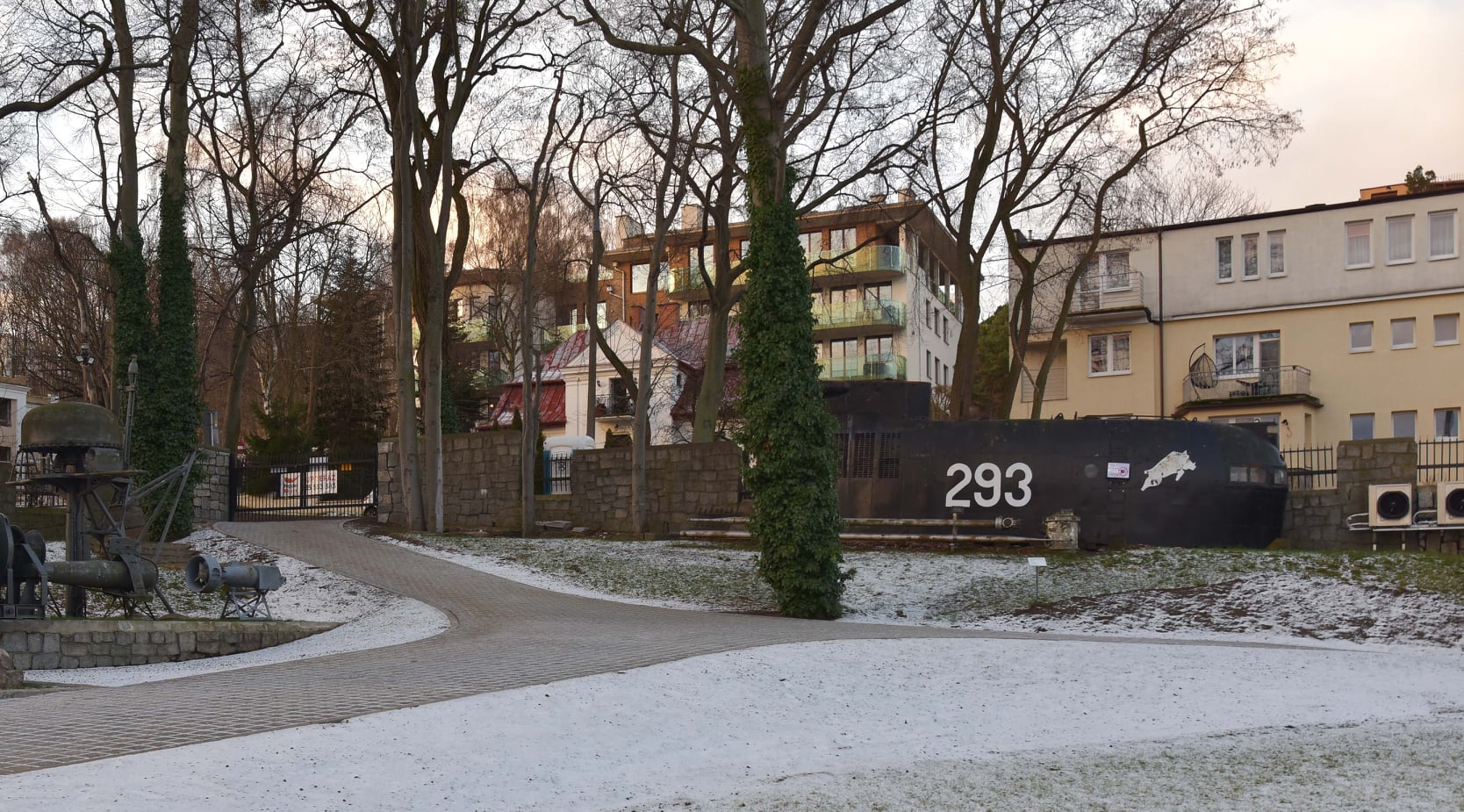 Muzeum Marynarki Wojennej przygotowało nowe drogi techniczne i chodniki, które ułatwią poruszanie się w pobliżu plenerowej części ekspozycji, fot. Henryk Nagrodzki / MMW