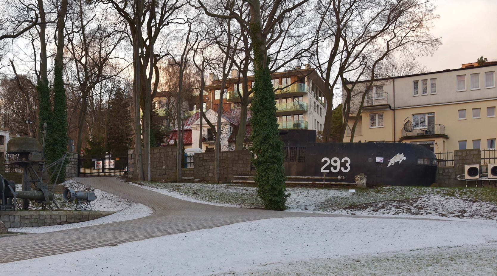 Muzeum Marynarki Wojennej przygotowało nowe drogi techniczne i chodniki, które ułatwią poruszanie się w pobliżu plenerowej części ekspozycji, fot. Henryk Nagrodzki / MMW